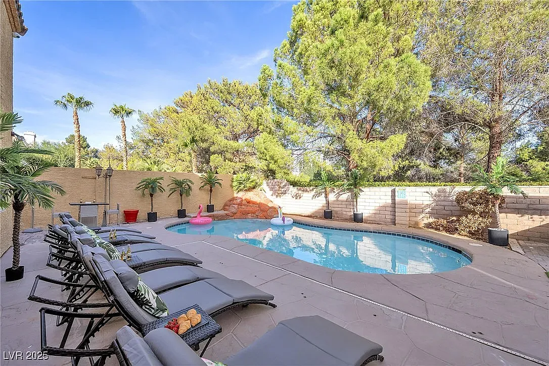 6 bed, 2951 sqft, $6,500 — Photo 1
