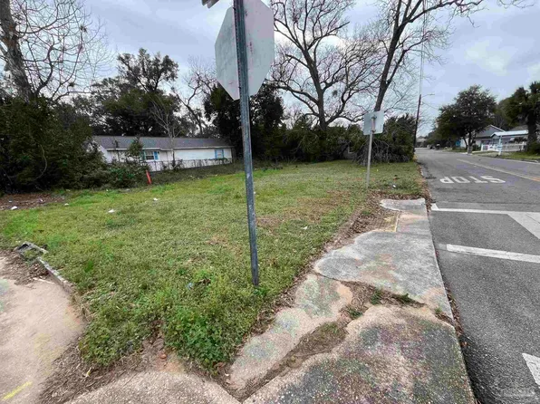 1721 N Davis Hwy, Pensacola, FL 32503