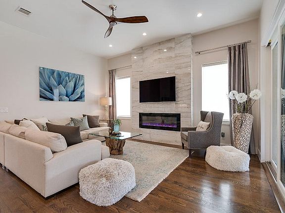 2nd image of 124 Alto Vista Dr