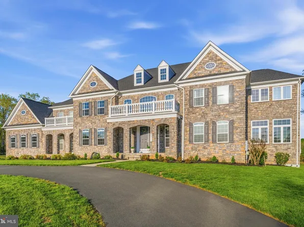 6511 Bull Run Woods Trl, Centreville, VA 20120