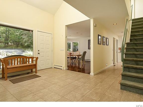 3rd image of 19 Capricorn Ln