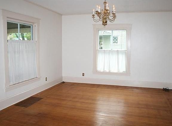 3rd image of 30 4th Ave