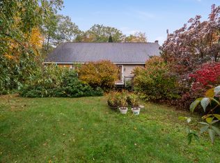 11 Lovers Ln, Topsham, ME 04086