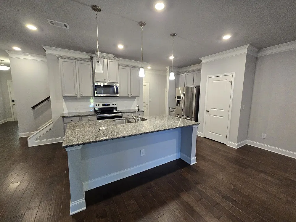 3 bed, 2065 sqft, $2,150 — Photo 3