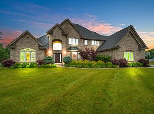 11523 N Concord Creek Dr, Mequon, WI 53092