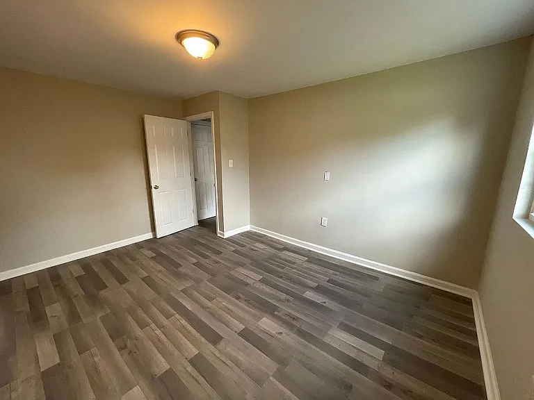 4111 Glory St — Photo 13