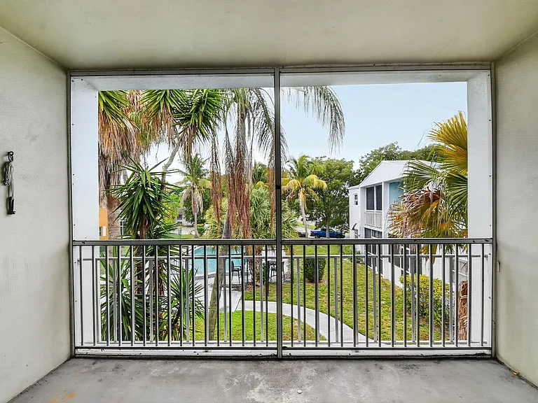 1505 Crescent Cir #B24 — Photo 30