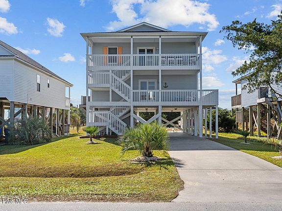 3rd image of 110 W Dolphin Drive