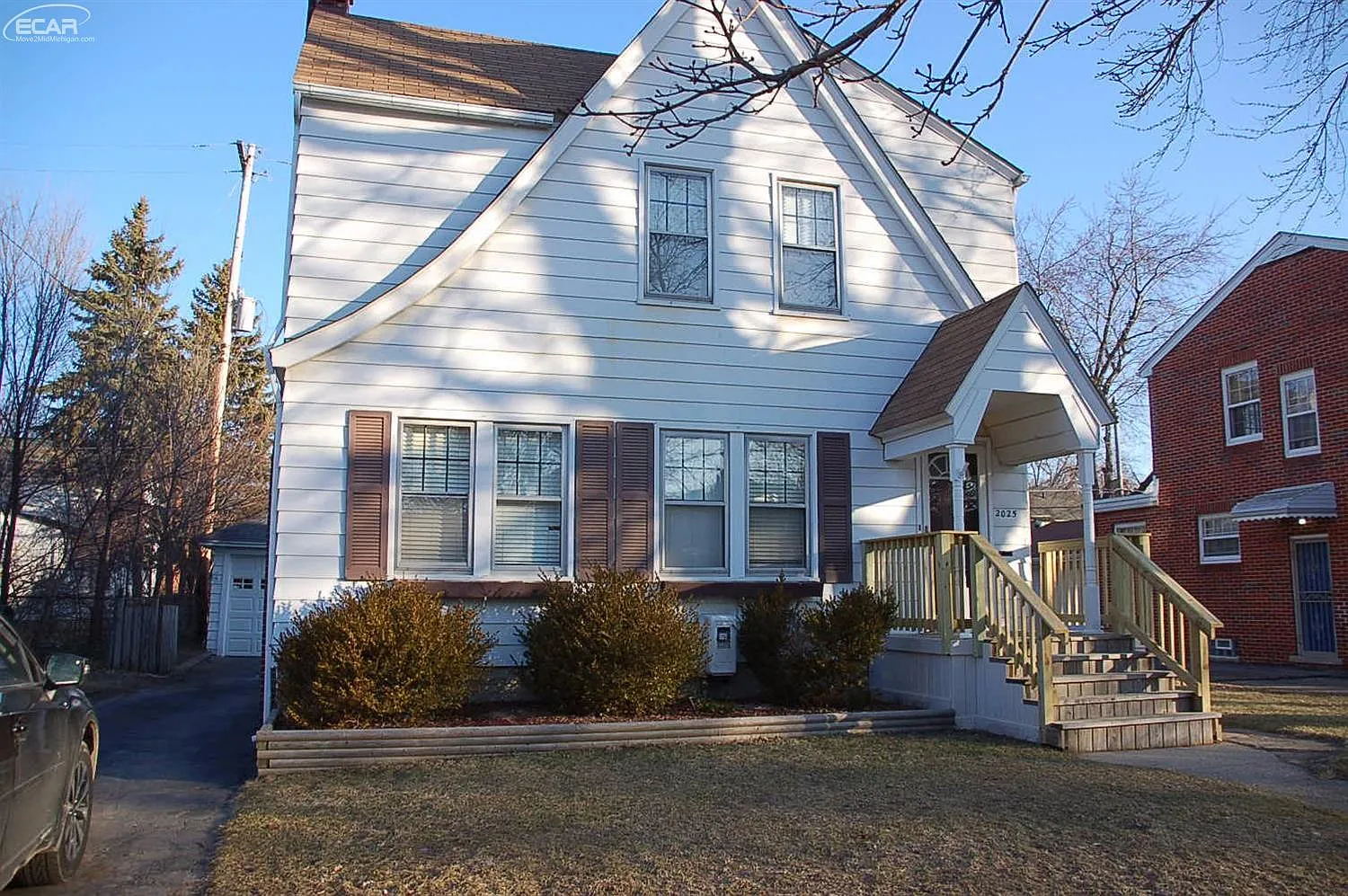 2025 E Court St photo 1