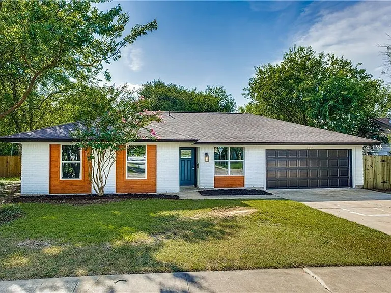 6220 Blarwood Dr — Photo 1