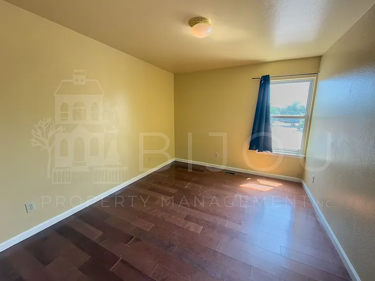 5545 Chad Ct — Photo 6