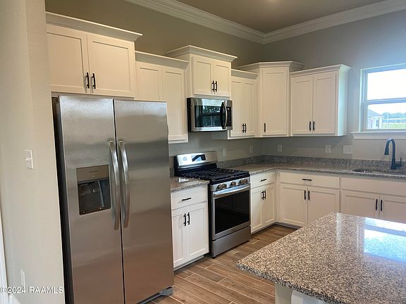 5th image of 110 Fairdale Dr