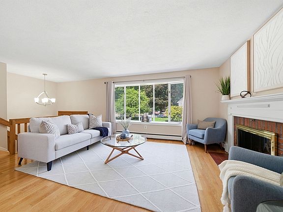5th image of 10 Richardson Cir