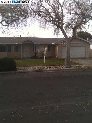 7863 Inverness Dr photo 1