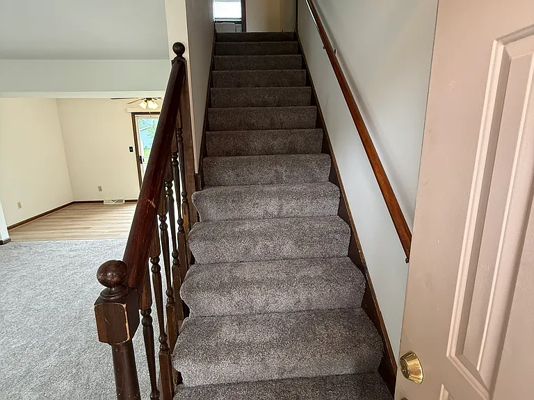1034 Oriole Dr — Photo 8