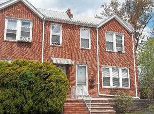 20219 36th Ave, Flushing, NY 11361