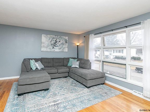 5th image of 6 Furlong Dr