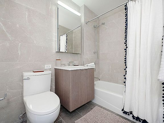 5th image of 520 W 43rd St APT 10G