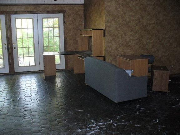 5th image of 216 Park St