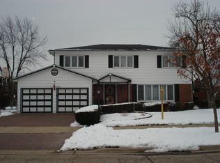 7 E Suffield Dr, Arlington Heights, IL 60004