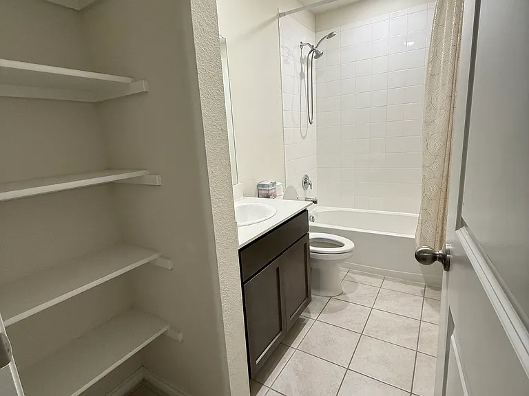 216 Samuel St — Photo 7
