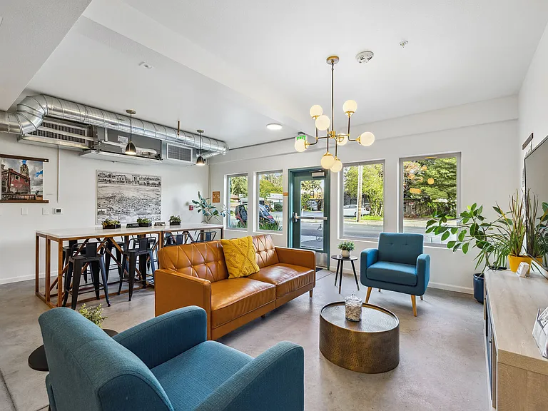 Pullman Lofts — Photo 45