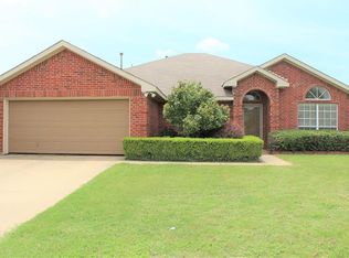 827 Parkside Dr, Cedar Hill, TX 75104