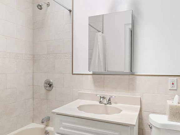 4th image of 2264 36th St