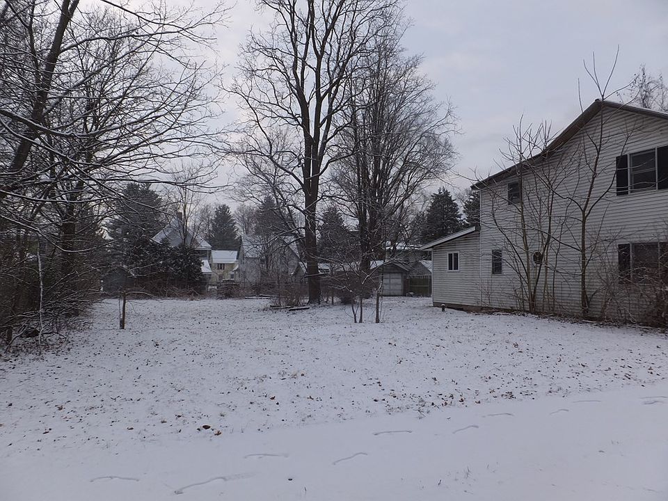 2nd image of 109 E Mill St