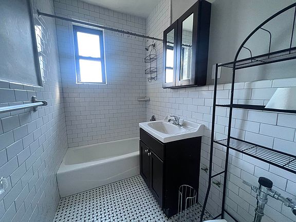 4th image of 190 E 2nd St APT 25