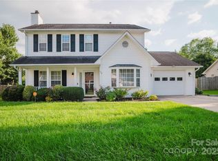 920 Woodhill Dr, Fletcher, NC 28732