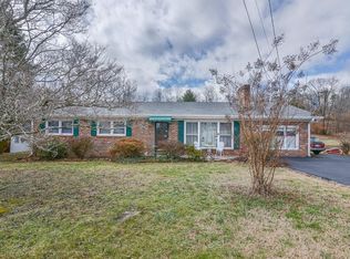 218 Greenlee Rd, Johnson City, TN 37601