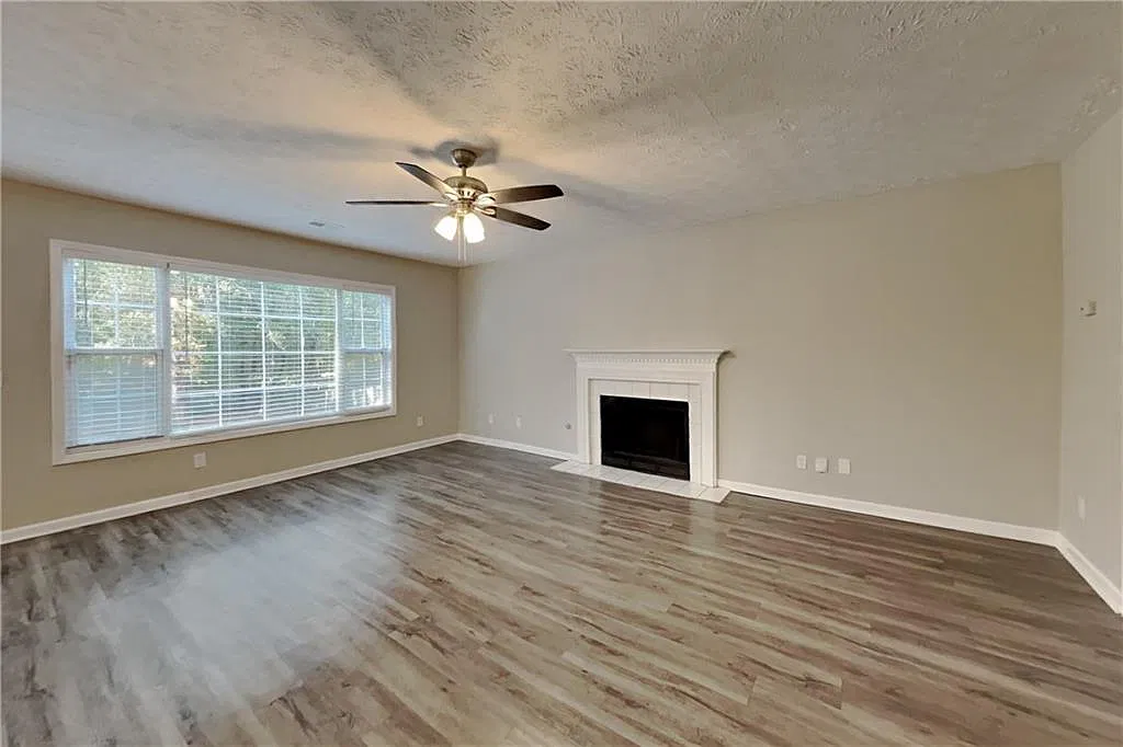 4 bed, 2.5 bath, 2806 sqft, $2,275 — Photo 2