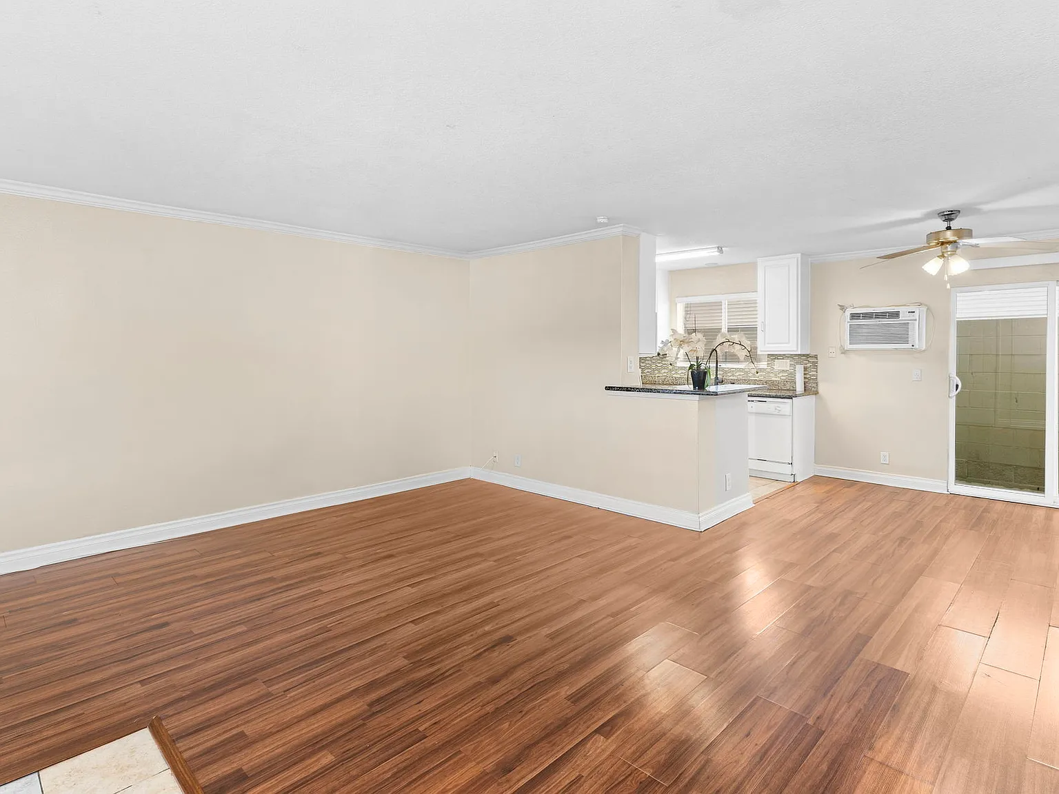 2 bed, 1.5 bath, 1000 sqft, $2,750 — Photo 2