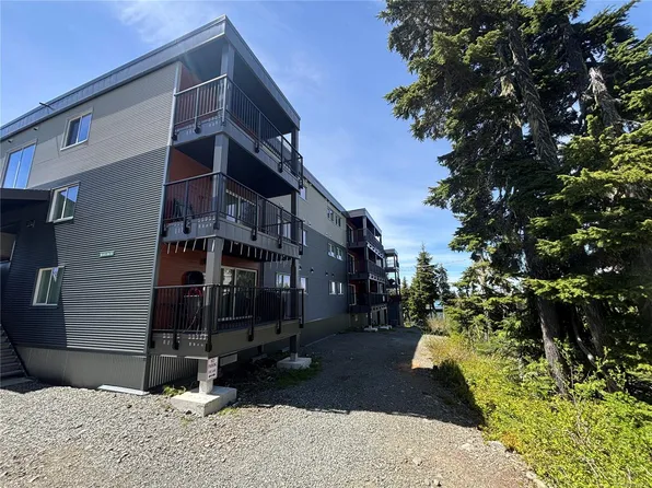 695 Castle Crag Cres #106, Courtenay, BC V9J 1L0