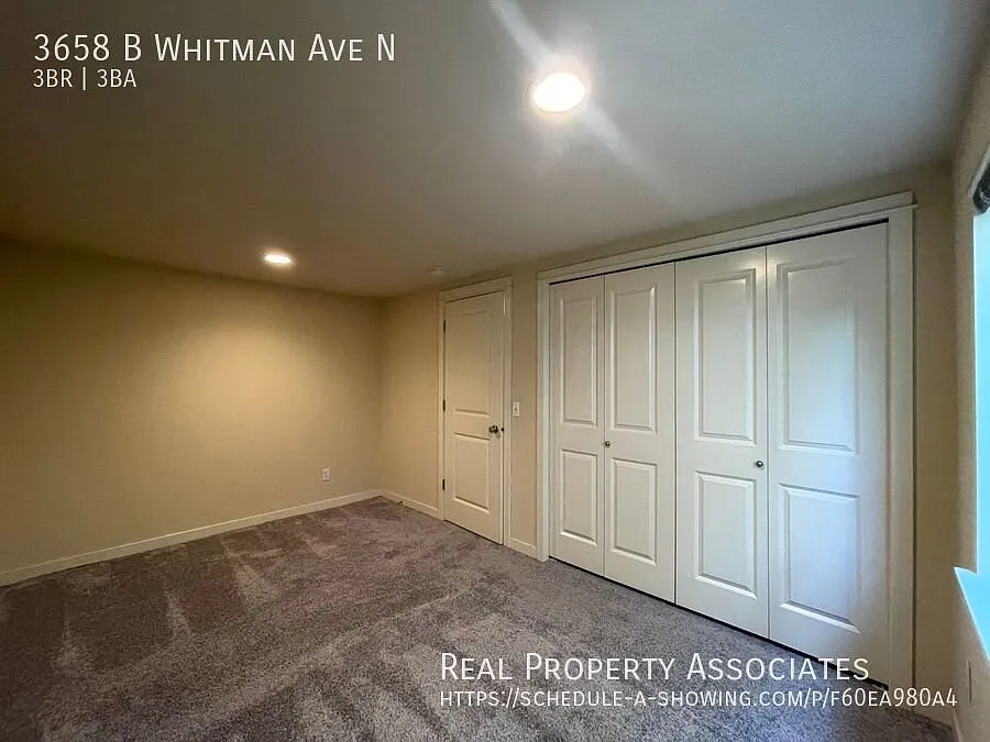 Nicely updated townhouse — Photo 4