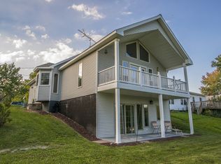 5818 N Lake Dr, Sanford, MI 48657