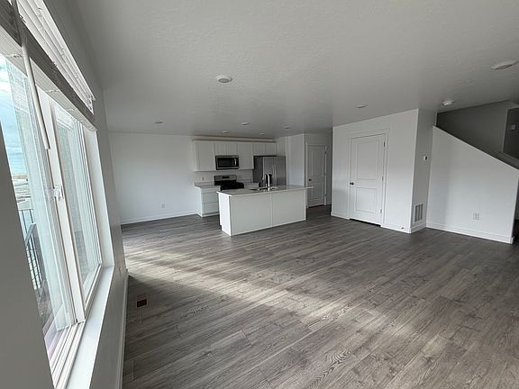 4th image of 881 E Oakum Ln