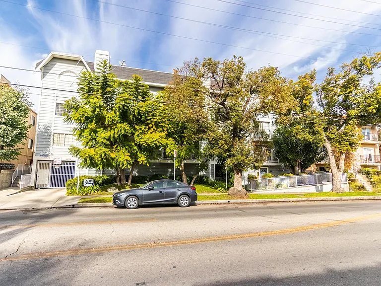 10845 Camarillo St #202 — Photo 1