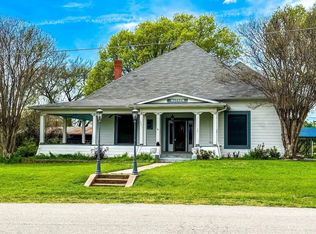 221 N Mount St, Fairfield, TX 75840