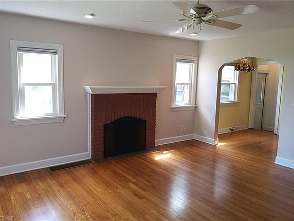 2nd image of 482 Lynn Dr