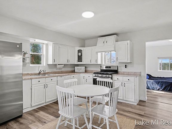 3rd image of 3809 Jefferson Ave SE