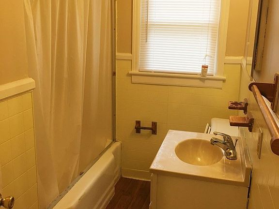 4th image of 810 Rockett St