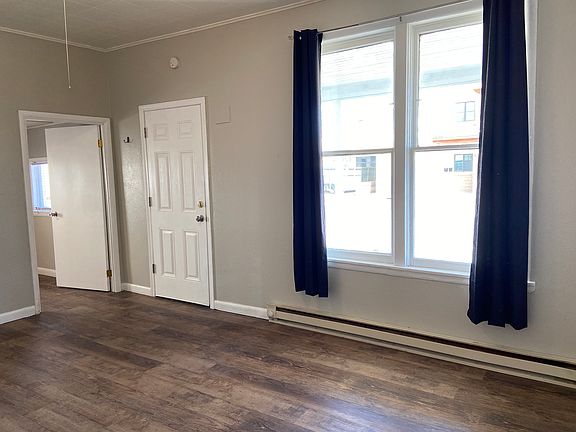 5th image of 216 3rd Ave W #1
