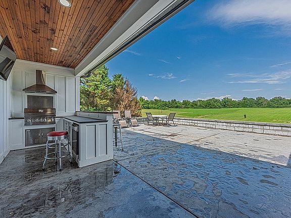 3rd image of 50 Shady Grove Rd