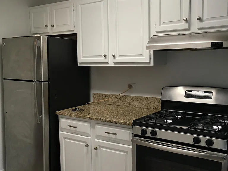 10620 Weymouth St #101 — Photo 6