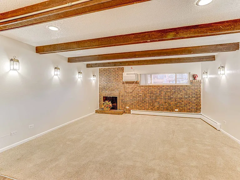 Monaco Parkway Apartments — Photo 12
