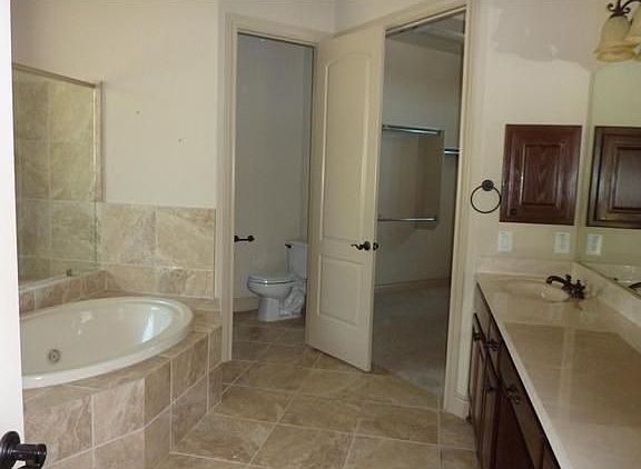 4th image of 365 Regent Cir