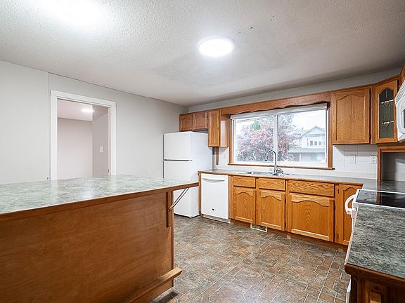4th image of 46382 Stevenson Rd
