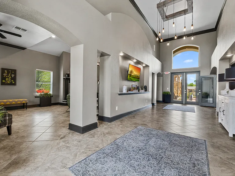Willow Creek Apartments — Photo 23